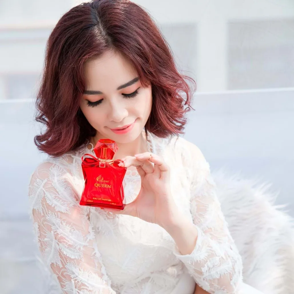 Charme Queen tạo nên một nữ hoàng của sắc đẹp và nữ hoàng của quyền lực lôi cuốn.